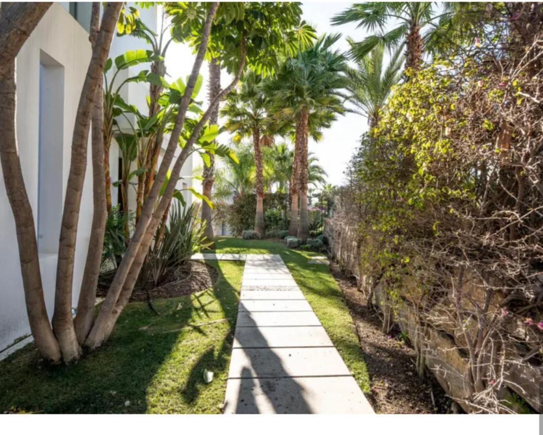 Magnifique Villa Contemporaine Marbella Exteriör bild